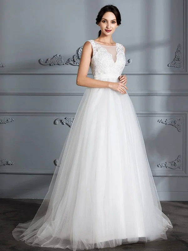 A-Line/Princess Sleeveless V-neck Sweep/Brush Train Tulle Wedding Dresses Tiered Wedding Dress