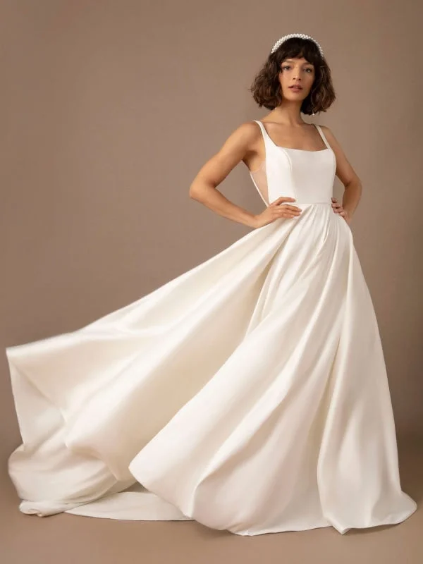 Simple Wedding Dress With Train Satin Fabric Strapless Sleeveless Pockets A-Line Bridal Gowns Glamorous Wedding Dress